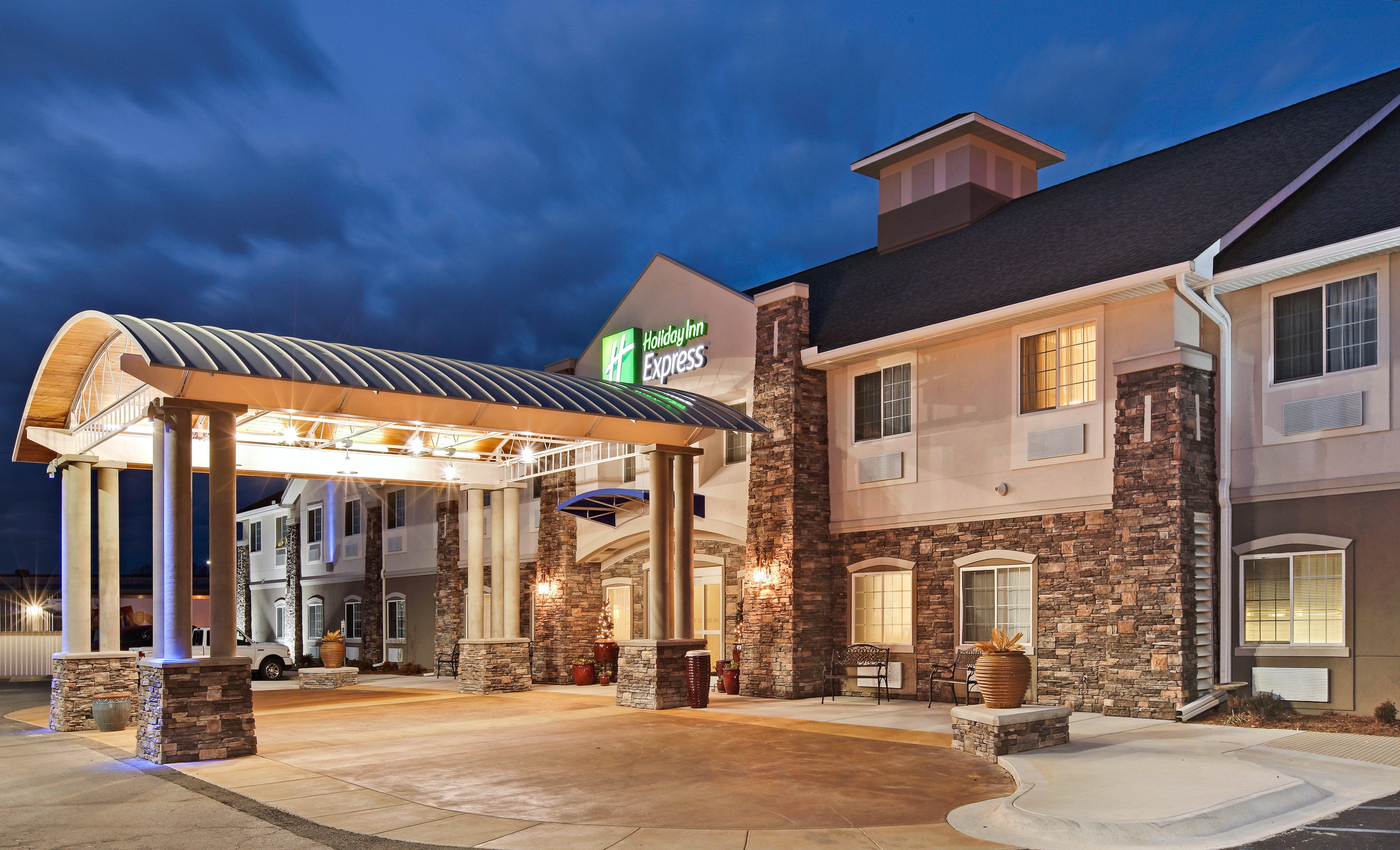 Holiday Inn Express Monticello Exterior foto
